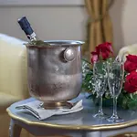 Medici מלון רוקה סן ג'ובאני